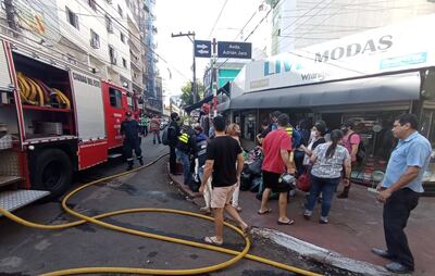 La rápida acción de los bomberos impidió que el fuego se propagara más.