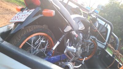 El presunto homicida abandonó su motocicleta y continuó su huida a pie.