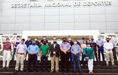 Nueva directiva y asistentes a la asamblea general ordinaria de la Federación Paraguaya de Ajedrez.