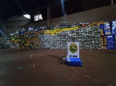 Los paquetes de marihuana prensada incautados en Foz de Yguazú, municipio fronterizo de Brasil.