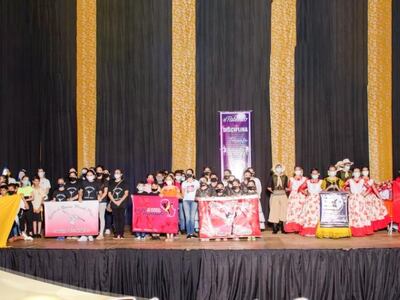 Elencos que estuvieron participando en la competencia internacional de danzas.