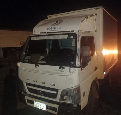 Los trabajadores circulaban a bordo de un camión perteneciente a la empresa de logística.