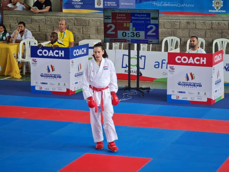 Leyla Rocío Servín Amarilla, con medalla de bronce en karate.