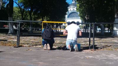 Nelson y su esposa, cumplen su promesa y llegan hasta Caacupé