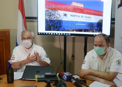 Doctores Agustín Saldívar y Alfredo Chirife, en conferencia.