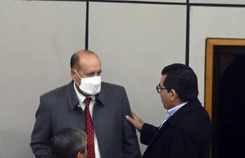 La elección de ministros, uno del PLRA y otro del FG, para el TSJE formó parte del acuerdo para designar a Óscar “Cachito” Salomón (ANR, oficialista) como presidente del
Senado.