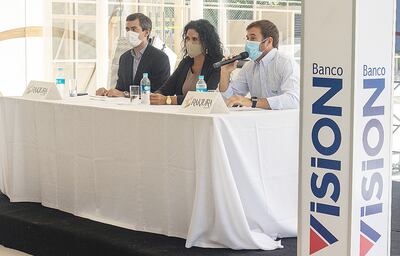 Presentación del libro “100 Emprendedores”, realizada en Rakiura Resort, que contó con el respaldo de Visión Banco.
