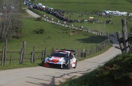 Elfyn Evans es líder en Croacia