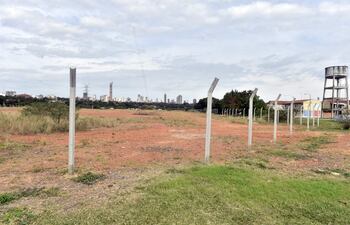 Este es el refulado donde se sitúa el terreno a subastar, parte de la Costanera de Asunción.