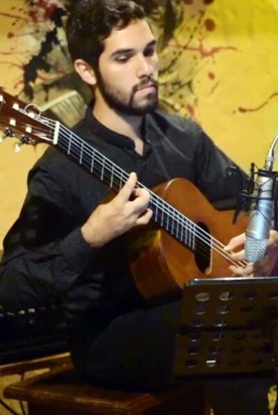 El guitarrista clásico Julio Cristaldo tocará hoy.