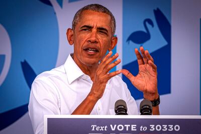 El expresidente de los Estados Unidos, Barack Obama, habla durante una manifestación en apoyo del candidato presidencial demócrata Joe Biden, en el Campus Biscayne de la Universidad Internacional de Florida (FIU), en Miami, Florida, Estados Unidos, el 24 de octubre de 2020.