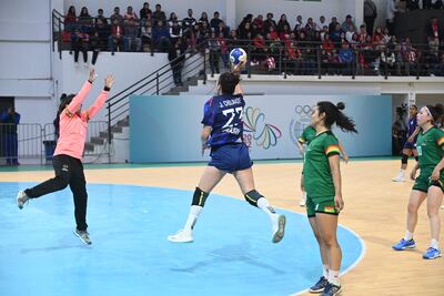 Julieta Chilavert anotó uno de los 47 tantos con los que Paraguay se impuso ayer a Bolivia (6) en el balonmano femenino, deporte que podríamos dar medalla.