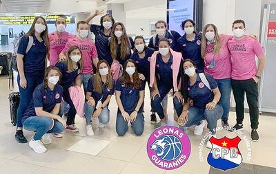 Comitiva de las Leonas Guaraníes, antes del viaje a Buenos Aires. Hoy enfrenta a Quimsa.