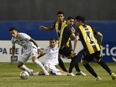 Nacional recibe a Guaraní en el Arsenio Erico.
