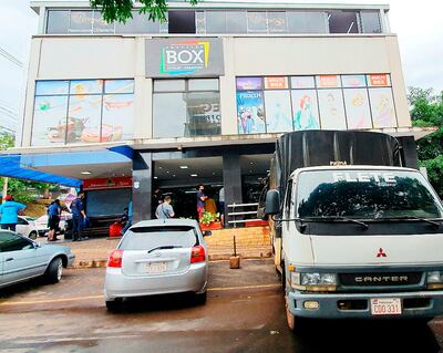 Fachada del Shopping Box, cuya administración paga G. 600.000 en concepto de canon, por 25 años, según trascendió.