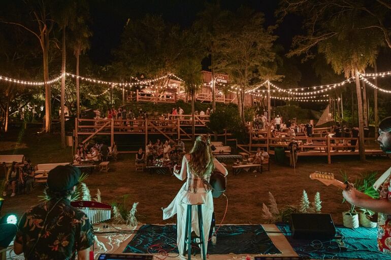 El público disfrutó de una linda velada, con música en vivo.