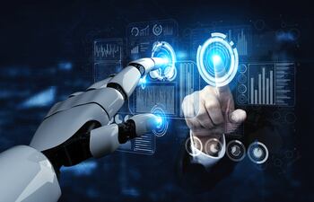 Las imágenes manipuladas se generan con algoritmos que “leen” los rostros faciales de decenas de fotografías y videos tomadas desde distintos ángulos.