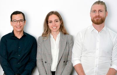 Dr. Mauricio Cáceres, director médico; Marie Grillón, jefa de comunicaciones, y Henrik Andersson, director ejecutivo, de Clinix.