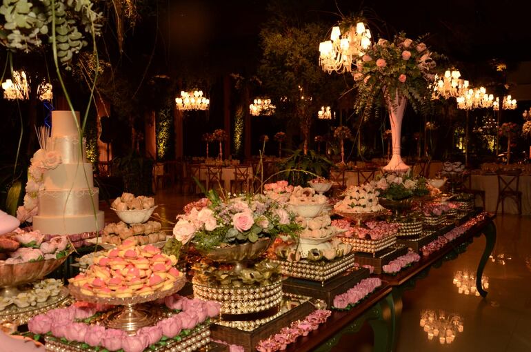 La coordinación de la fiesta y montaje de la mesa de golosinas y bombones estuvo a cargo de Samira Teme.