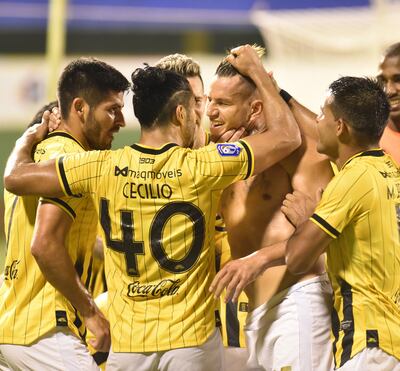 Festejo del gol de Raúl Bobadilla, con Cecilio Domínguez, Jorge Morel, José Florentín, Miguel Benítez y el colombiano Jhohan Sebastián Romaña, transferido al Austin FC estadounidense.