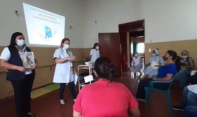 Los cuidadores participaron de una capacitación que abordó temas del área psicológica.