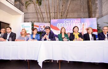 Efraín Alegre, candidato a presidente de la República, presentó a los integrantes del Gabinete de Gobierno, que instalará si gana las Elecciones Paraguay 2023.
