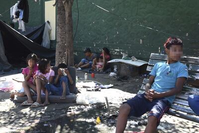 Varios niños indígenas están en las veredas de la avenida Artigas, frente al Indi, desde hace un mes.