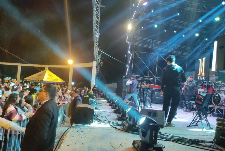 Hubo además varios grupos musicales.