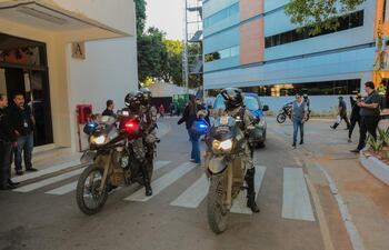 Salieron los primeros maletines y máquinas de votación hacia los departamentos de Alto Paraguay, Presidente Hayes y Concepción.