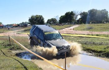 Victoria de Míler Otazo en la general y la Clase TT4L, con un Mercedes Benz ML 550.