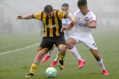 Nacional y Peñarol empataron a un gol en el regreso del fútbol en Uruguay.