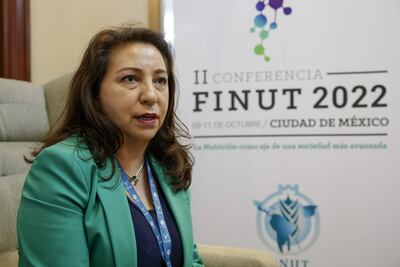 La nutrióloga y vocera del Almond Board of California, Carmen Ruiz, habla durante una entrevista con EFE, el 11 de octubre de 2022, en Ciudad de México (México). En el marco del Día Mundial de la Alimentación, será importante tomar a consideración que las almendras y otras dietas basadas en plantas también pueden ayudar a cumplir con las cantidades nutrimentales mínimas que requiere el cuerpo humano para estar saludable, comentó este domingo Carmen Ruíz, nutrióloga clínica y deportiva.