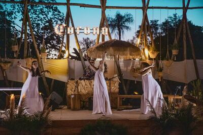 Con un show de baile y música, se habilitó Casa Corona en San Bernardino.