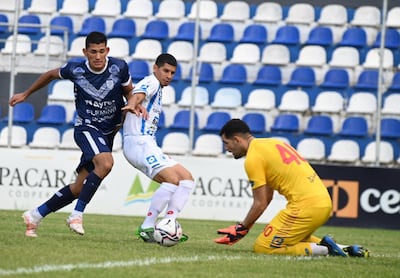 12 de Octubre de Itauguá y Sportivo Ameliano reanudan el partido suspendido el miércoles por las intensas lluvias y la caída de granizo en la ciudad de Itauguá.