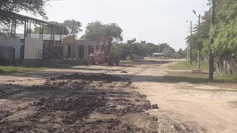 La mayoría de las calles de Carmelo Peralta se encuentran en esta situación.