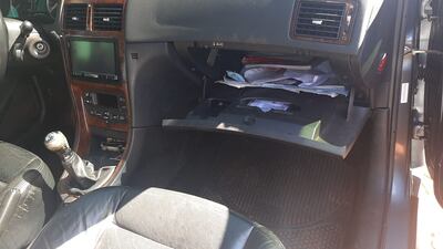 El dinero estaba guardado en la guantera del vehículo.