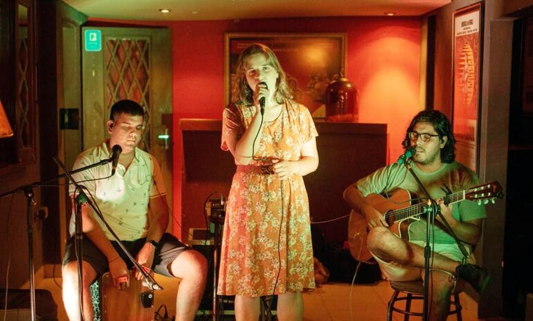 Federico López, Sofía Ferrari y Rodrigo Martínez conforman la agrupación  Ambay Compuesto Orgánico.