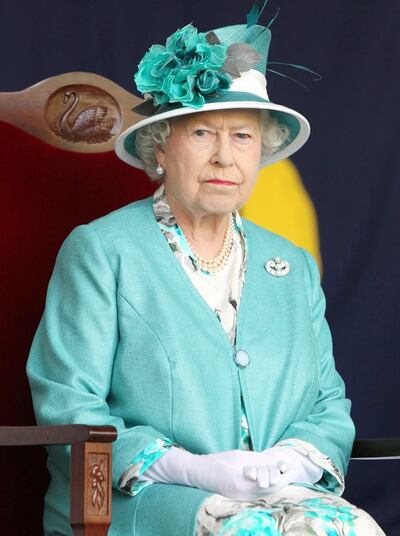 A los 21 años, Isabel II prometió servir a su país durante el resto de su vida, sea larga o corta. Esa promesa disipa las dudas sobre una eventual abdicación en favor de su hijo Carlos para rey.