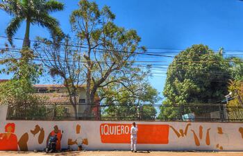 Preparación del mural que será presentado mañana y tiene como objetivo dar un alto a la violencia.