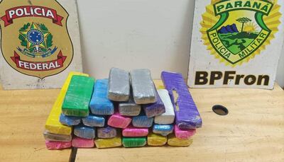 Los panes de marihuana fueron hallados en la caja de sonido que llevaba el compatriota.