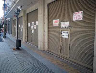 Más comercios cierran y exhiben carteles de “se alquila”.