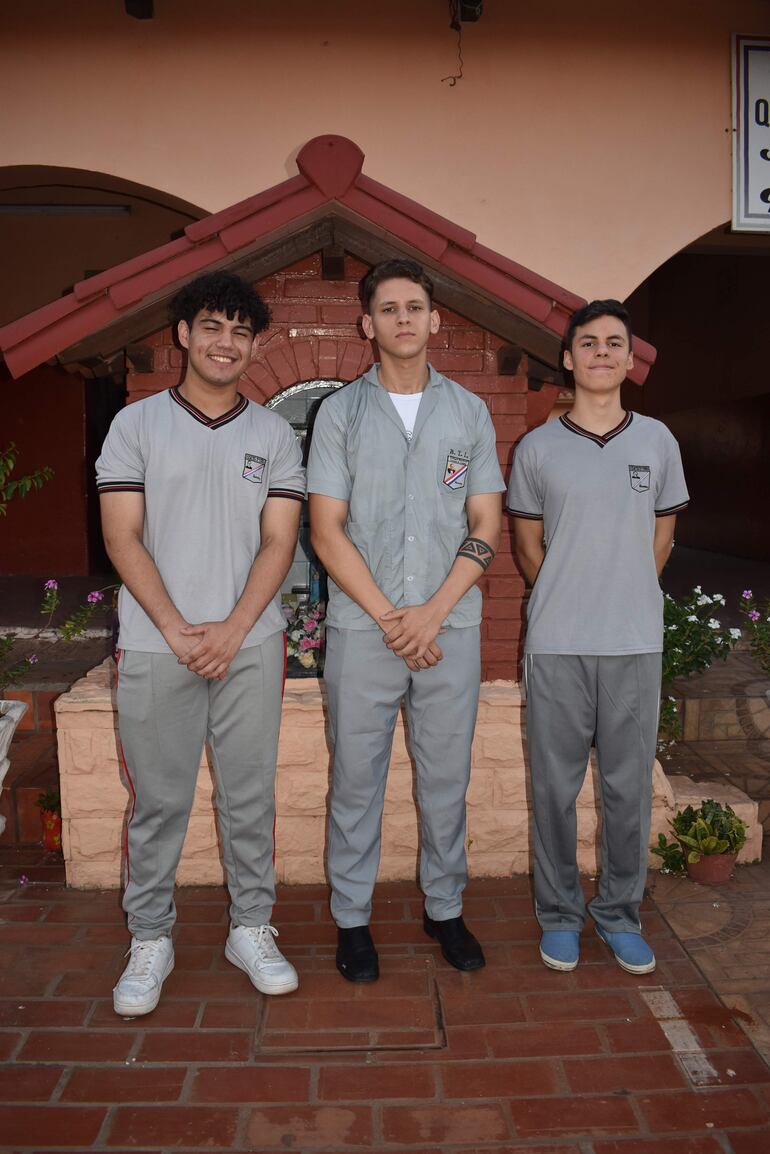 Los alumnos del colegio Presidente Carlos Antonio López apelan a la solidaridad de la ciudadanía y autoridades para viajar a San José de Costa Rica para una feria científica.