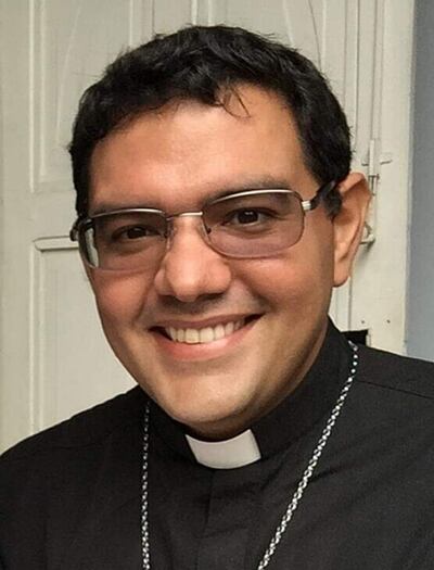 Padre Héctor Fariña, cura párroco de María Auxiliadora (Monseñor Lasagna).