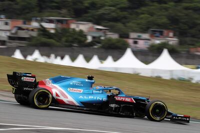 El español Fernando Alonso de Alpine participa hoy, en la primera practica del Gran Premio de Fórmula Uno de Brasil en el Autódromo José Carlos Pace en Sao Paulo (Brasil). La carrera se realizará este 14 de noviembre de 2021.