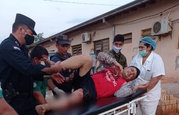 El hombre se dio por detenido tras ser herido.