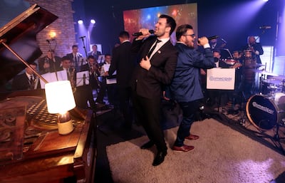 Anthony Carrillo y Héctor Candia le pusieron su voz a estas celebraciones por el aniversario de Coomecipar.