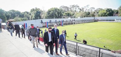 Mario Abdo en el estadio “Próculo Cortázar” del club 24 de Setiembre de Valle Pucú, Areguá.