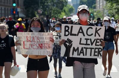 Manifestantes protestan la muerte de George Floyd este miércoles, en Washington.