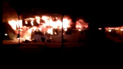 Incendio generado en el campamento de los obreros que trabajan en la construcción de la ruta Bioceánica en el Chaco.