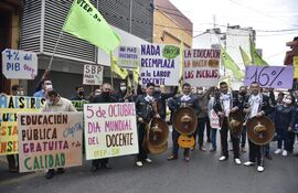 En la fecha, se conmemora el "Día Mundial de los Docentes".